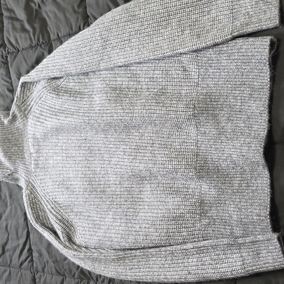Fashion Nova Gray Turtleneck Sweater Size 1X - Picture 4 of 4